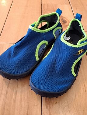 GUC!  Kids RAFTERS Water Shoes Size 11
